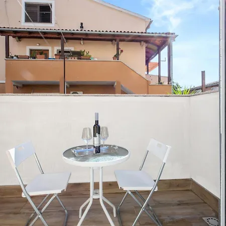 Petra Lux Apartament *